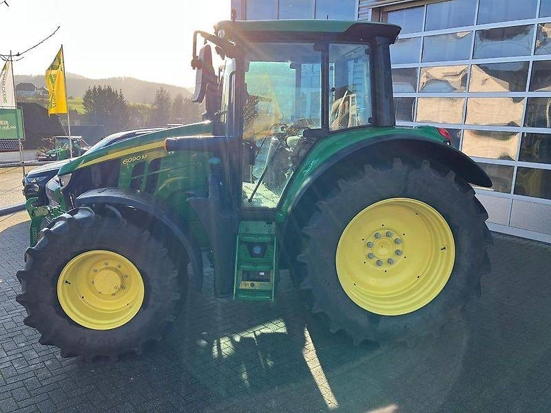 John Deere 6090M - Tractor: afbeelding 5 John Deere 6090M - Tractor: afbeelding 5