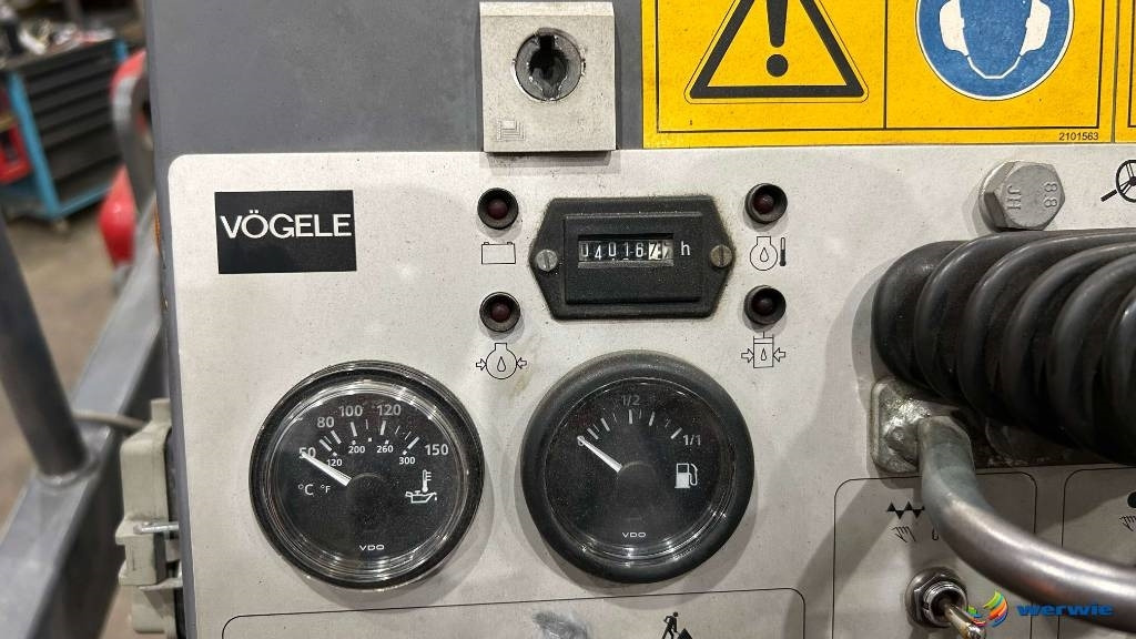 Vögele SUPER 800 / AB200TV (1,10 - 2,00 m) - Asfaltafwerkmachine: afbeelding 2 Vögele SUPER 800 / AB200TV (1,10 - 2,00 m) - Asfaltafwerkmachine: afbeelding 2