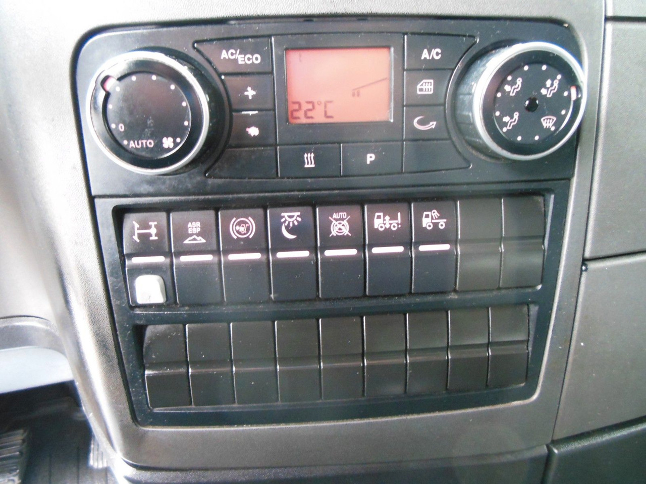 Interieur foto 1: Trekker MAN TGX 18.480 LLS-U, LOWDECK + KRONE MEGA MAN TGX 18.480 LLS-U, LOWDECK Interieur foto 1: Trekker MAN TGX 18.480 LLS-U, LOWDECK + KRONE MEGA MAN TGX 18.480 LLS-U, LOWDECK