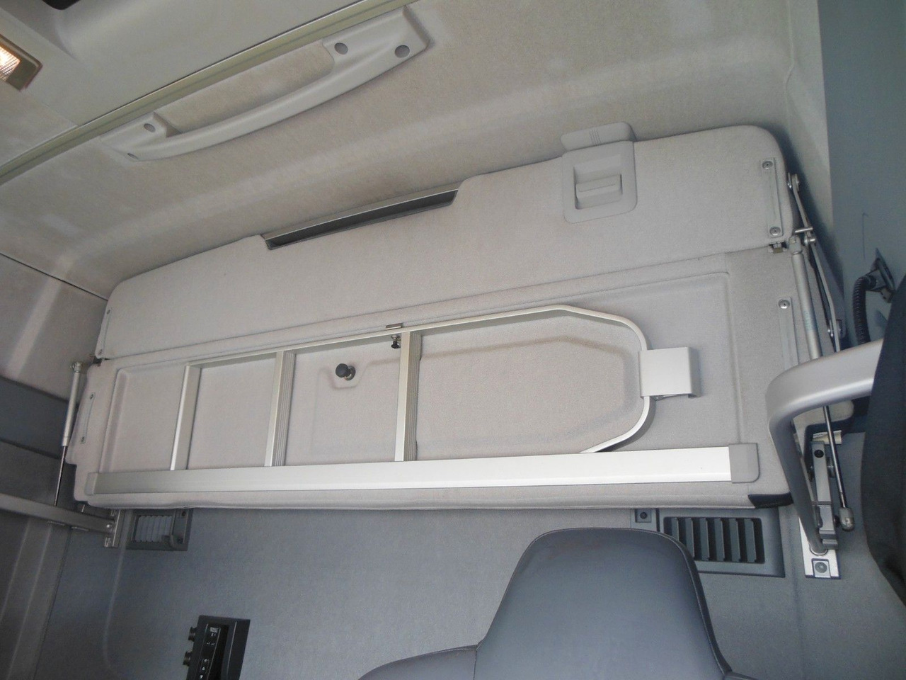 Trekker Renault T 480, LOWDECK, NEUE TACHO SMART 2: afbeelding 11 Trekker Renault T 480, LOWDECK, NEUE TACHO SMART 2: afbeelding 11