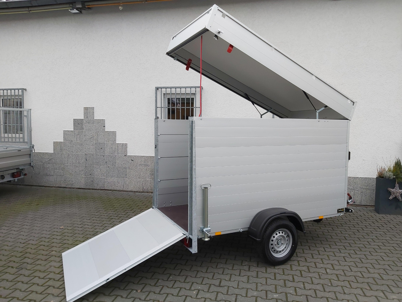 ALUBOXX Deckelanhänger GTB 1200 VT3 251x126x153cm Heckrampe (S) 1200kg Winter Aktion - Gesloten aanhangwagen: afbeelding 3 ALUBOXX Deckelanhänger GTB 1200 VT3 251x126x153cm Heckrampe (S) 1200kg Winter Aktion - Gesloten aanhangwagen: afbeelding 3