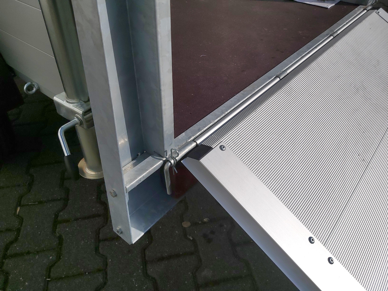 ALUBOXX Deckelanhänger GTB 750 VT2 211x126x118cm Heckrampe (XS) 750kg Top Seller Angebot - Gesloten aanhangwagen: afbeelding 5 ALUBOXX Deckelanhänger GTB 750 VT2 211x126x118cm Heckrampe (XS) 750kg Top Seller Angebot - Gesloten aanhangwagen: afbeelding 5