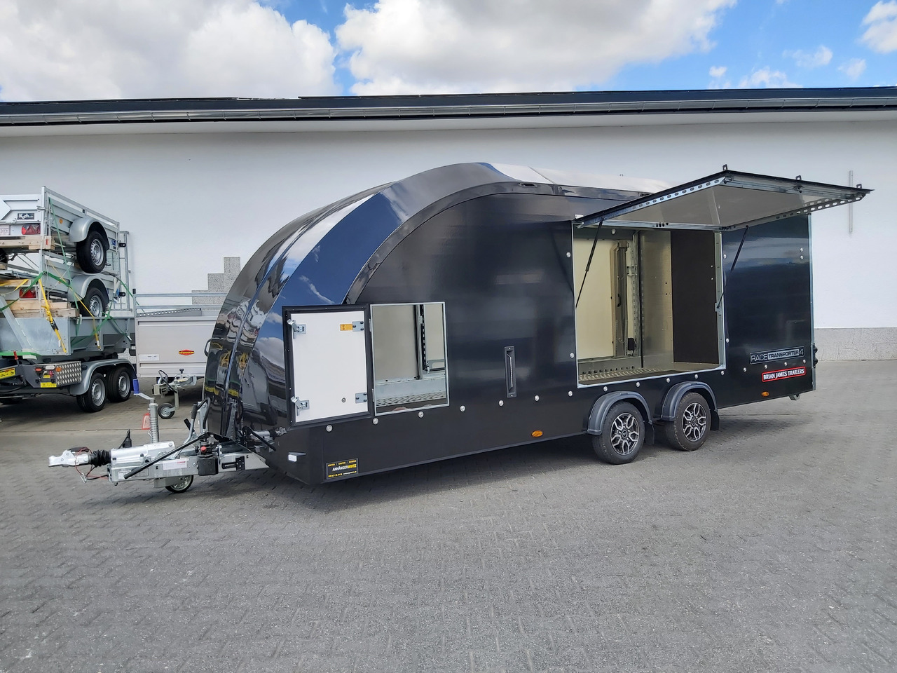 BJT Race Transporter 4 550x212x188cm blackline Alufelgen dark Lichtpaket ASR Kamera Solarpad 3500kg - Autotransport aanhangwagen: afbeelding 4 BJT Race Transporter 4 550x212x188cm blackline Alufelgen dark Lichtpaket ASR Kamera Solarpad 3500kg - Autotransport aanhangwagen: afbeelding 4