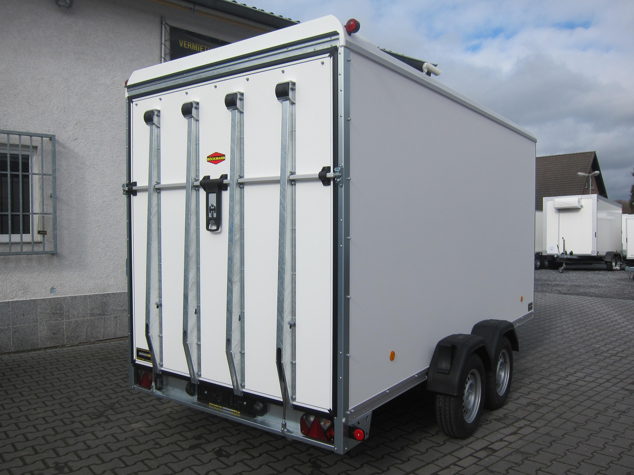 Böckmann Koffer KT 4018/27 H weiß 400x185x200cm +Auffahrrampe (XL) 2700kg - Gesloten aanhangwagen: afbeelding 3 Böckmann Koffer KT 4018/27 H weiß 400x185x200cm +Auffahrrampe (XL) 2700kg - Gesloten aanhangwagen: afbeelding 3