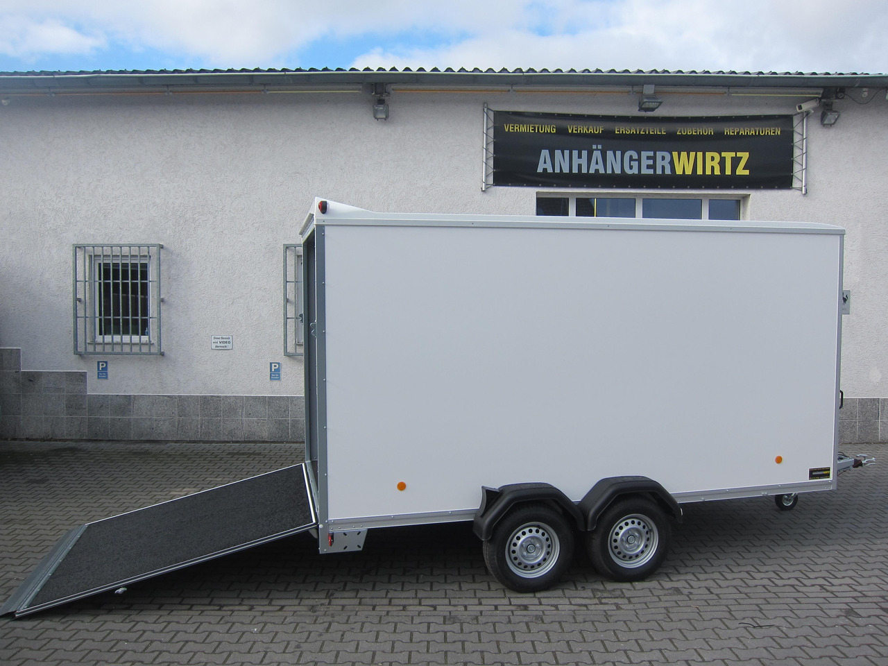 Böckmann Koffer KT 4018/27 H weiß 400x185x200cm +Auffahrrampe (XL) 2700kg - Gesloten aanhangwagen: afbeelding 1 Böckmann Koffer KT 4018/27 H weiß 400x185x200cm +Auffahrrampe (XL) 2700kg - Gesloten aanhangwagen: afbeelding 1