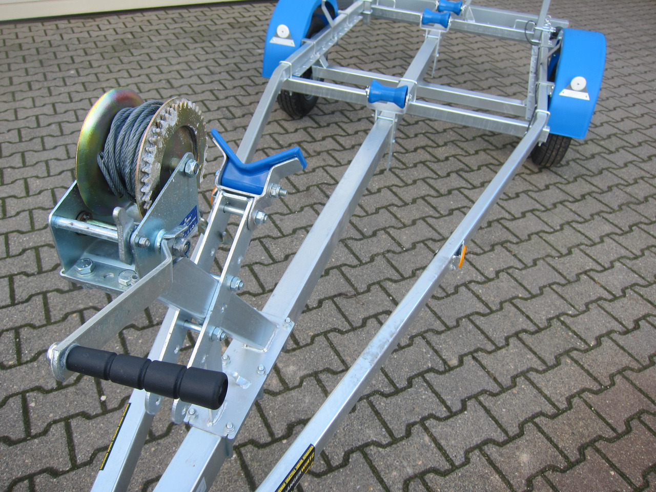 Bootsanhänger Boattrailer Neptun NAVY N7-17 Trailer 750kg mit Winde Winter Online Aktion - Boottrailer: afbeelding 5 Bootsanhänger Boattrailer Neptun NAVY N7-17 Trailer 750kg mit Winde Winter Online Aktion - Boottrailer: afbeelding 5