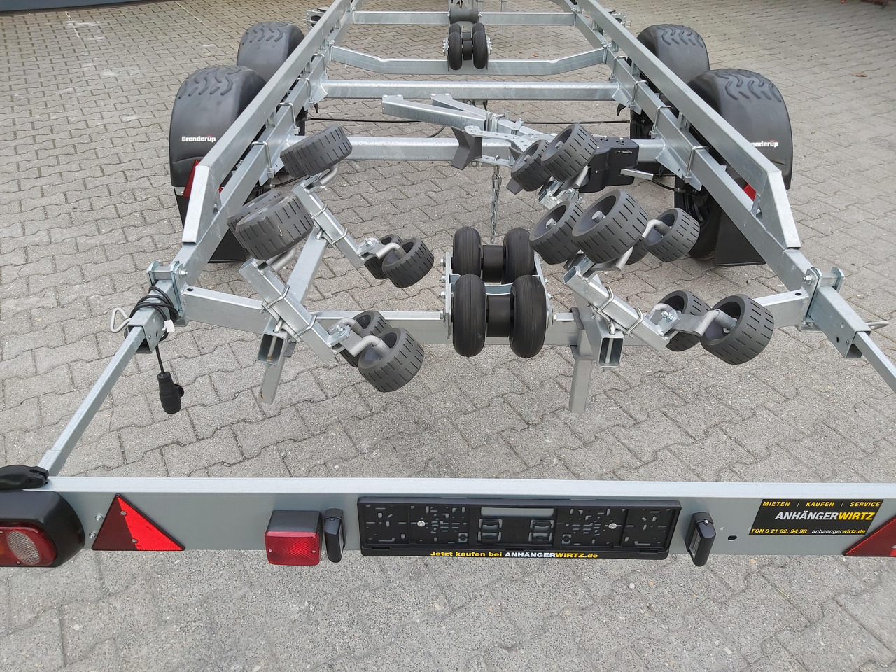 Brenderup Bootstrailer 26300TB SR X-Line bis 7,8 26 Fuß Superrollen Windenstand 3000kg Abverkauf - Boottrailer: afbeelding 5 Brenderup Bootstrailer 26300TB SR X-Line bis 7,8 26 Fuß Superrollen Windenstand 3000kg Abverkauf - Boottrailer: afbeelding 5