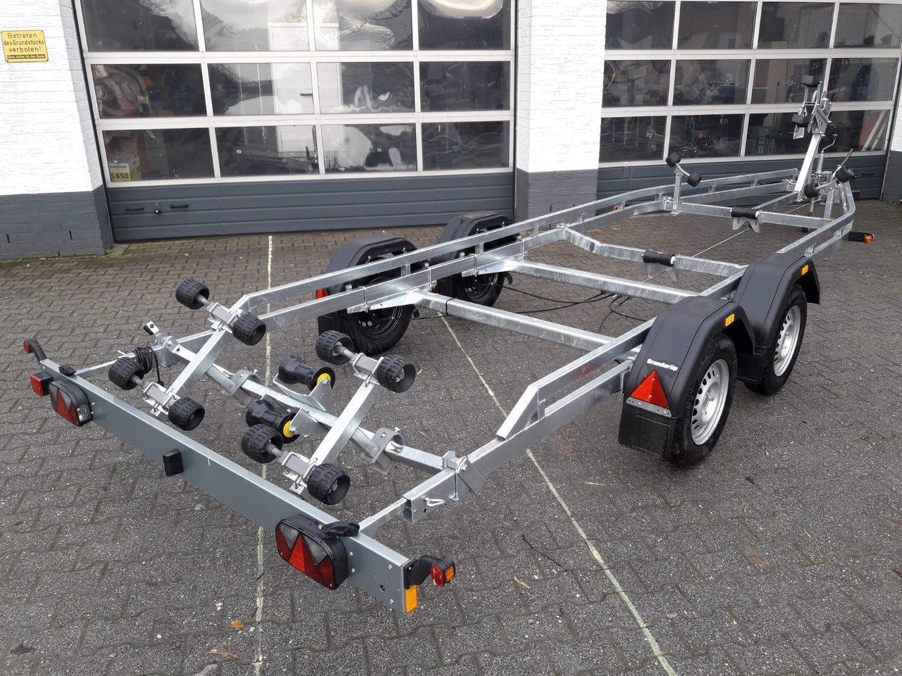 Brenderup Bootstrailer Premium 242000 TB SR 2000 Superrollen Winde Boote bis 650cm 2000kg 312268 - Boottrailer: afbeelding 2 Brenderup Bootstrailer Premium 242000 TB SR 2000 Superrollen Winde Boote bis 650cm 2000kg 312268 - Boottrailer: afbeelding 2