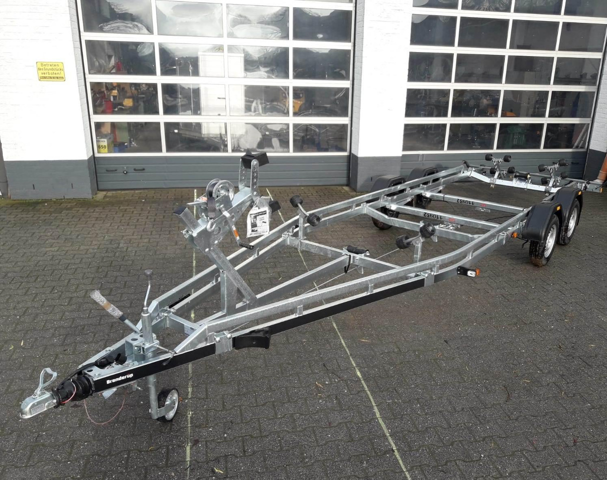Brenderup Bootstrailer Premium 242000 TB SR 2000 Superrollen Winde Boote bis 650cm 2000kg 312268 - Boottrailer: afbeelding 5 Brenderup Bootstrailer Premium 242000 TB SR 2000 Superrollen Winde Boote bis 650cm 2000kg 312268 - Boottrailer: afbeelding 5