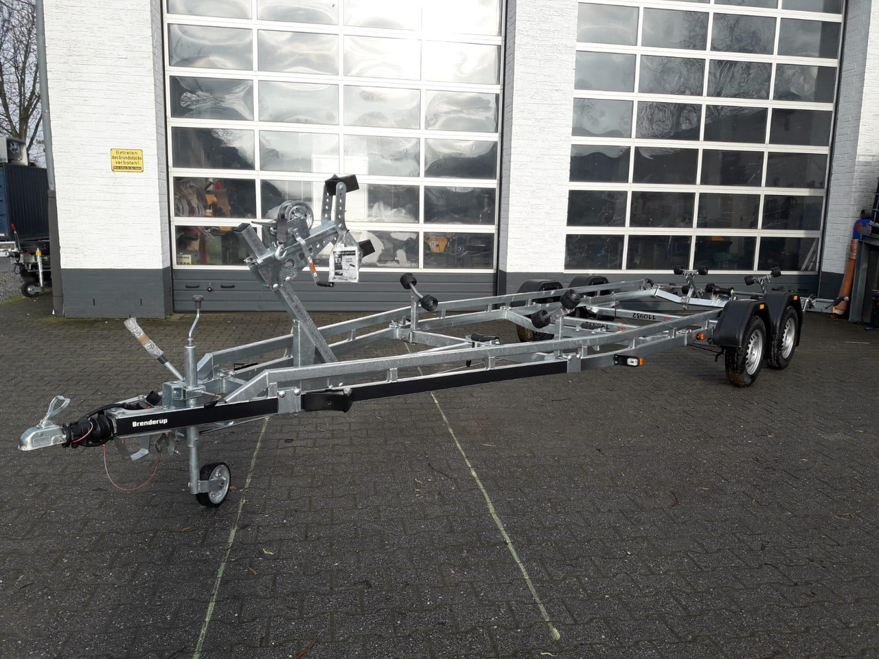 Brenderup Bootstrailer Premium 242000 TB SR 2000 Superrollen Winde Boote bis 650cm 2000kg 312268 - Boottrailer: afbeelding 1 Brenderup Bootstrailer Premium 242000 TB SR 2000 Superrollen Winde Boote bis 650cm 2000kg 312268 - Boottrailer: afbeelding 1