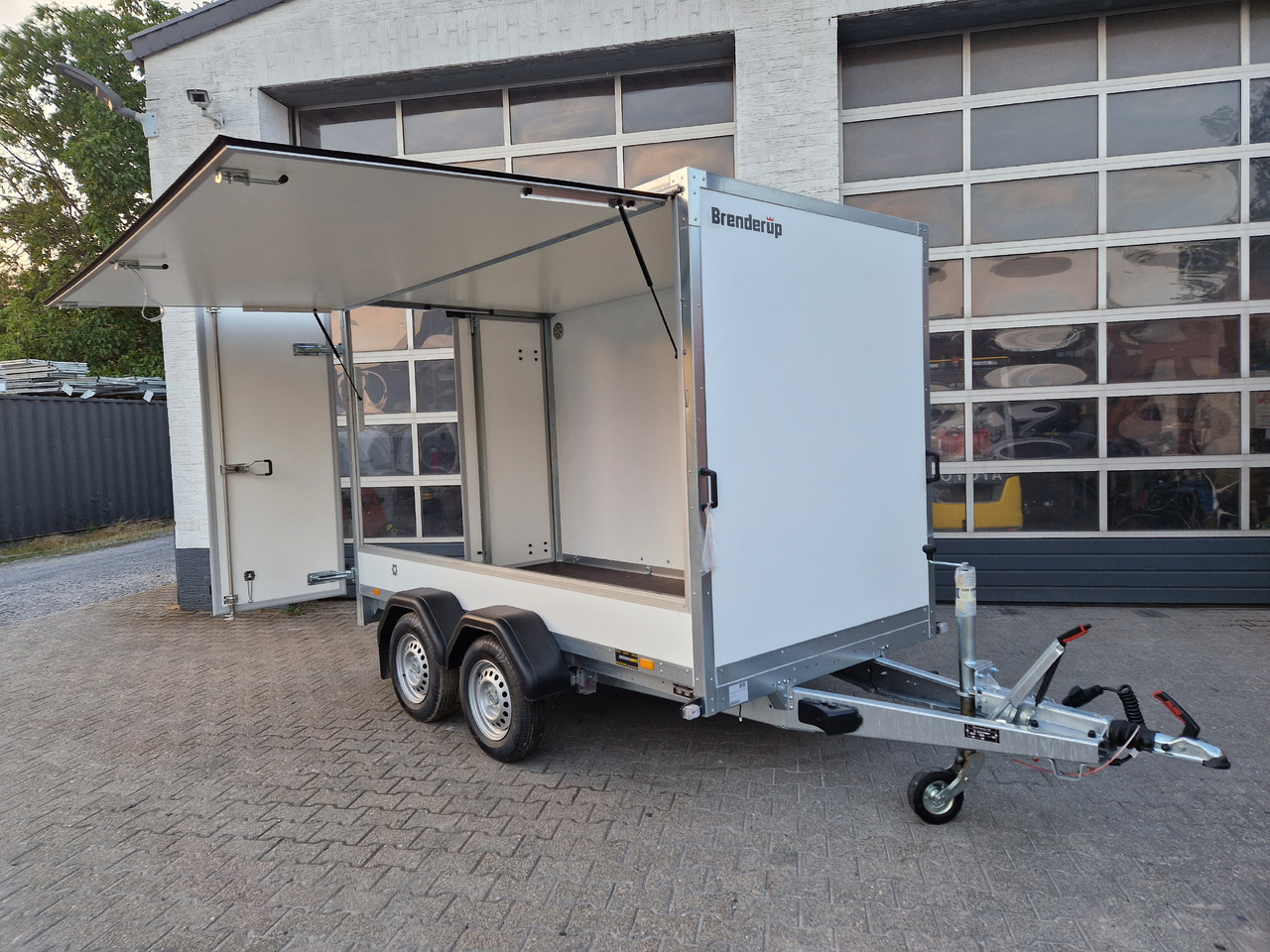 Brenderup Cargo Dynamic CD300 TB D ST SK 300x155x185cm Heck Seitentür Serviceklappe Wabe (M) 2000kg - Verkoopwagen: afbeelding 1 Brenderup Cargo Dynamic CD300 TB D ST SK 300x155x185cm Heck Seitentür Serviceklappe Wabe (M) 2000kg - Verkoopwagen: afbeelding 1
