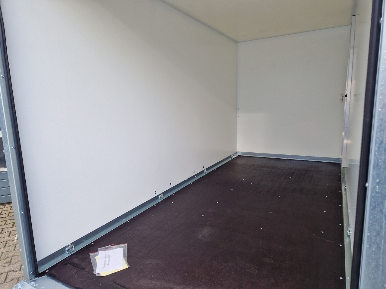 Brenderup Cargo Dynamic CD350 TB R ST 350x155x185cm Heckrampe Seitentür Wabenwände (L) 2500kg - Motor aanhanger: afbeelding 5 Brenderup Cargo Dynamic CD350 TB R ST 350x155x185cm Heckrampe Seitentür Wabenwände (L) 2500kg - Motor aanhanger: afbeelding 5