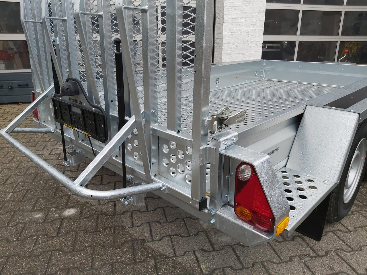 Machinetransporter Brenderup Maschinentransporter MT 3080 STF 308x152x25cm Stahllochboden 3000kg: afbeelding 7 Machinetransporter Brenderup Maschinentransporter MT 3080 STF 308x152x25cm Stahllochboden 3000kg: afbeelding 7
