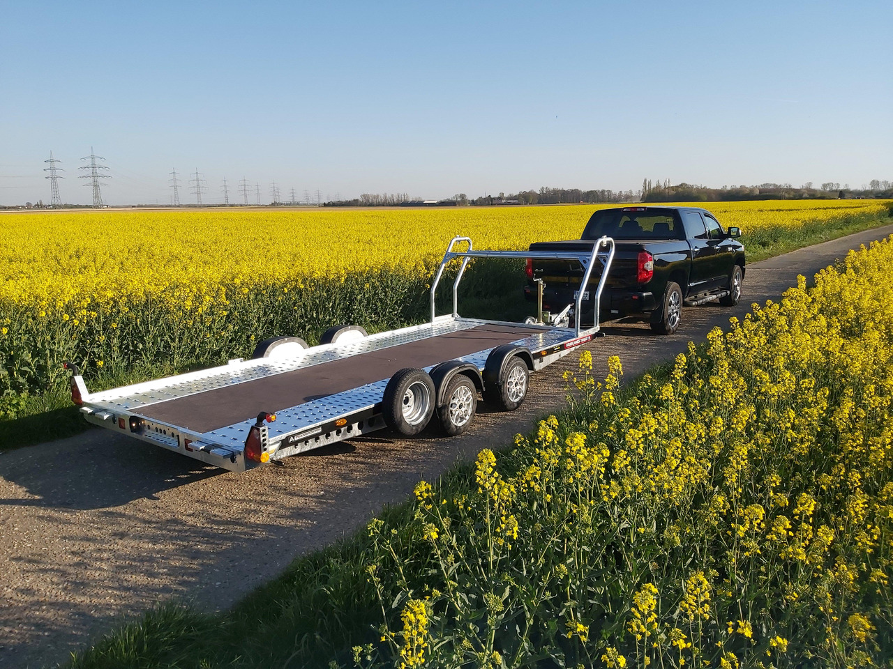 Autotransport aanhangwagen Brian James A4 Transporter 500x200cm blackline Alufelgen Rampen 240cm Reifenregal 3000kg: afbeelding 1
