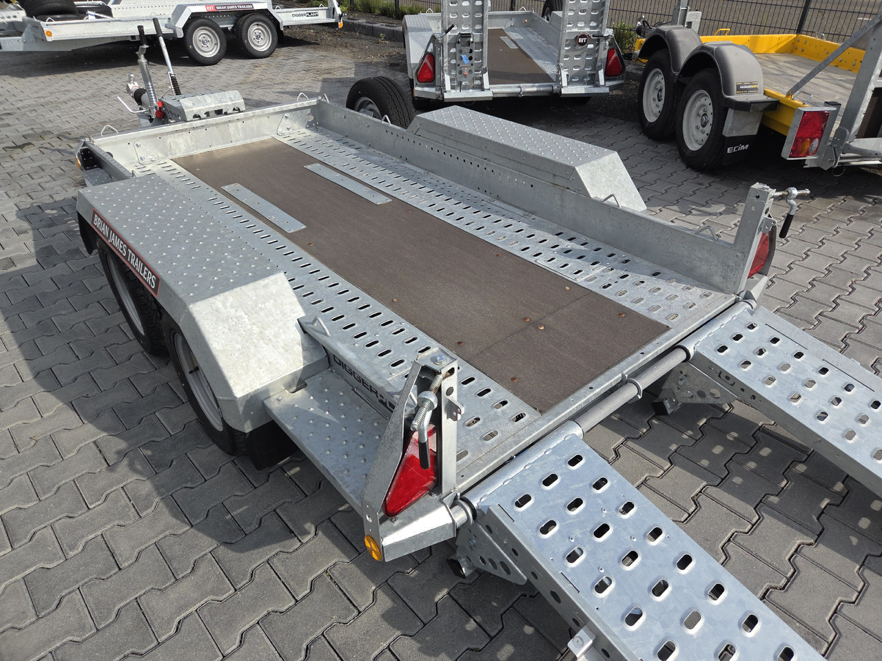 Brian James Digger Plant 543-2813-35 280x130cm Auffahrrampen klappbar Reserverad 3500kg - Machinetransporter: afbeelding 4 Brian James Digger Plant 543-2813-35 280x130cm Auffahrrampen klappbar Reserverad 3500kg - Machinetransporter: afbeelding 4