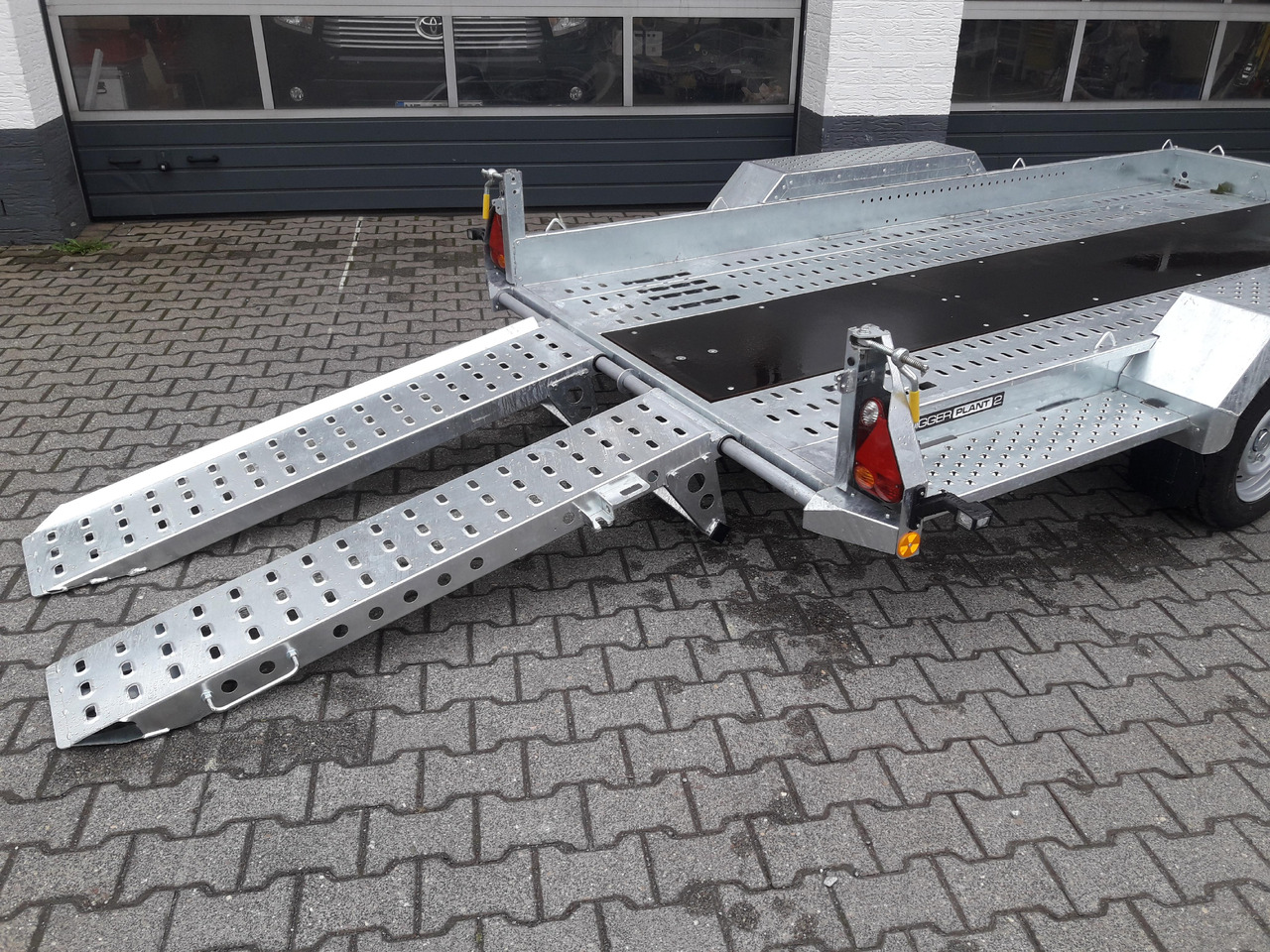 Brian James Digger Plant 543-3717-35-2 370x170cm 3500kg Rampen Reserverad 2736kg Nutzlast Aktion 24 - Machinetransporter: afbeelding 3 Brian James Digger Plant 543-3717-35-2 370x170cm 3500kg Rampen Reserverad 2736kg Nutzlast Aktion 24 - Machinetransporter: afbeelding 3