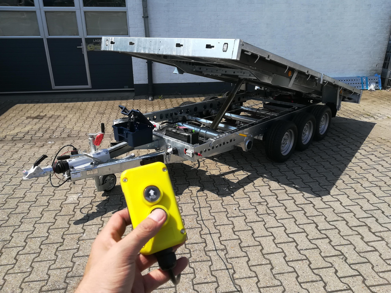 Brian James Trailer CarGO Tipper 2 elektrisch 360x195x30cm Stahlbordwände Pendel 12" Tridem 3,5t on - Kipper aanhangwagen: afbeelding 3 Brian James Trailer CarGO Tipper 2 elektrisch 360x195x30cm Stahlbordwände Pendel 12" Tridem 3,5t on - Kipper aanhangwagen: afbeelding 3