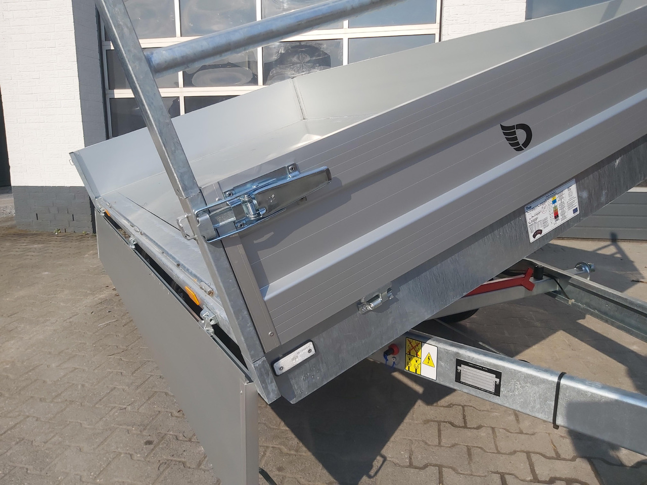 Cheval Liberte Debon Kipper PW 2.4 Basic Elektro 305x180x35cm 2600kg Modell 2024 - Kipper aanhangwagen: afbeelding 3 Cheval Liberte Debon Kipper PW 2.4 Basic Elektro 305x180x35cm 2600kg Modell 2024 - Kipper aanhangwagen: afbeelding 3