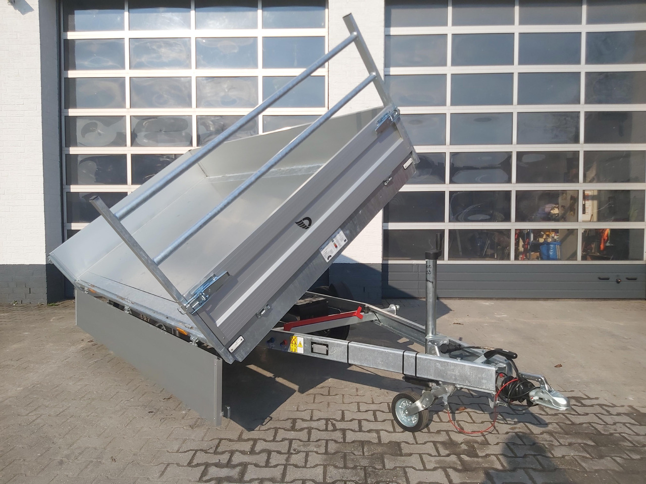 Cheval Liberte Debon Kipper PW 2.4 Basic Elektro 305x180x35cm 2600kg Modell 2024 - Kipper aanhangwagen: afbeelding 2 Cheval Liberte Debon Kipper PW 2.4 Basic Elektro 305x180x35cm 2600kg Modell 2024 - Kipper aanhangwagen: afbeelding 2