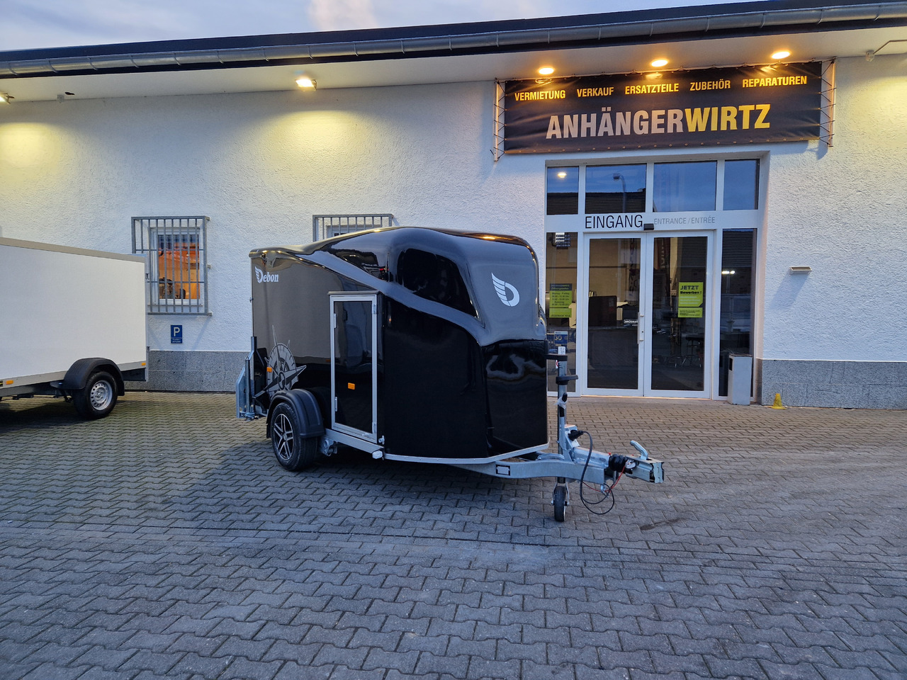 Debon Cargo 1300 300x152x168cm black Seitentür Alufelgen blackbeauty Pullman 1300kg 100km/H - Aanhangwagen auto: afbeelding 1 Debon Cargo 1300 300x152x168cm black Seitentür Alufelgen blackbeauty Pullman 1300kg 100km/H - Aanhangwagen auto: afbeelding 1
