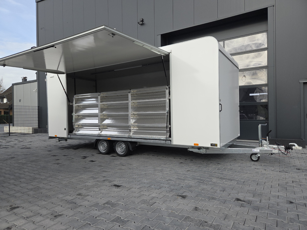 Event Trailer Koffer TWSP M 600T.01 600x230x210 Seitenklappe Treppe Hecktüren 230V 3000kg - Verkoopwagen: afbeelding 3 Event Trailer Koffer TWSP M 600T.01 600x230x210 Seitenklappe Treppe Hecktüren 230V 3000kg - Verkoopwagen: afbeelding 3