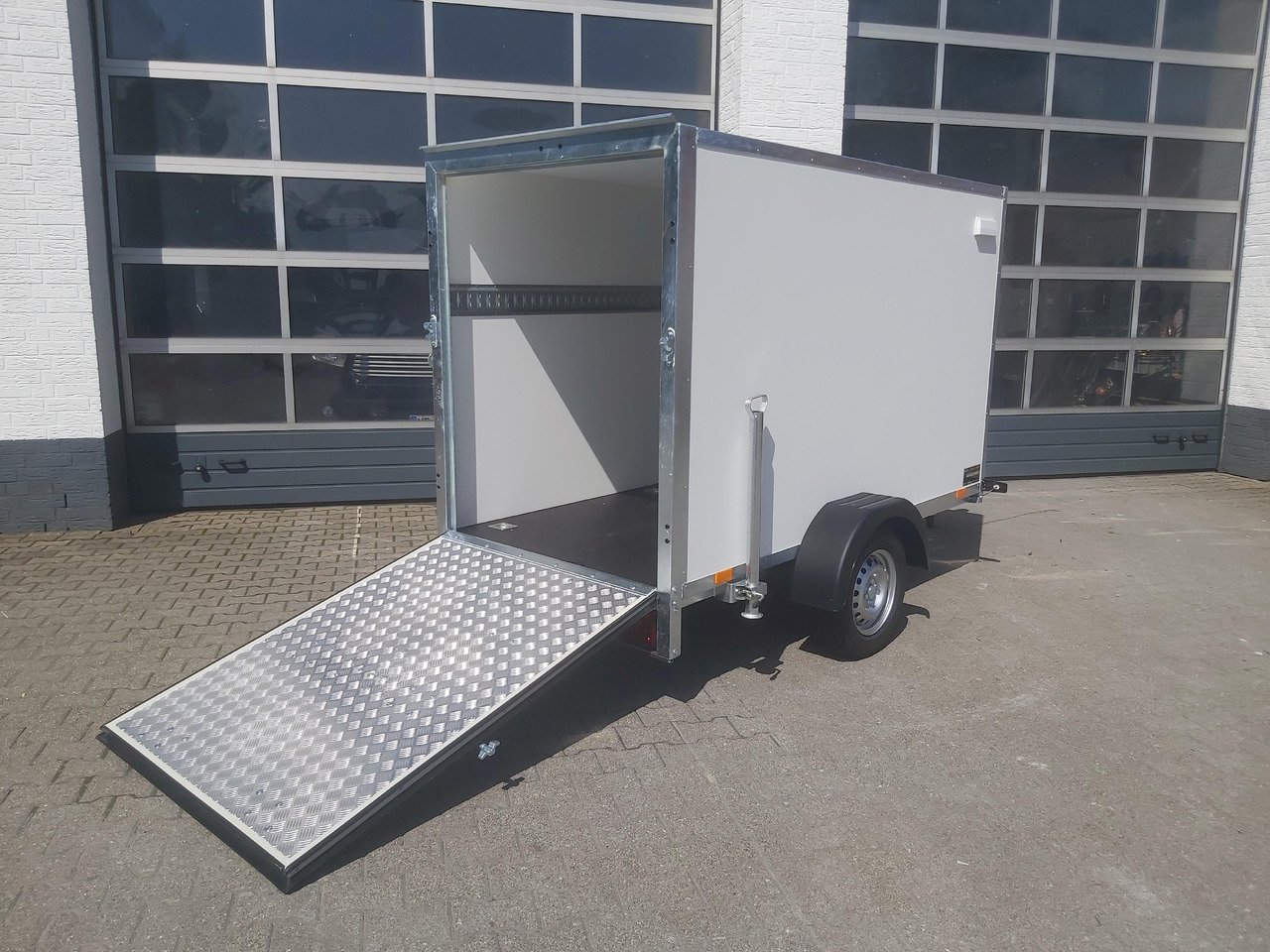 Kargo TFD 250.00 250x125x150cm Zurrsystem Heckrampe (S) 100km/H 750kg - Motor aanhanger: afbeelding 1 Kargo TFD 250.00 250x125x150cm Zurrsystem Heckrampe (S) 100km/H 750kg - Motor aanhanger: afbeelding 1