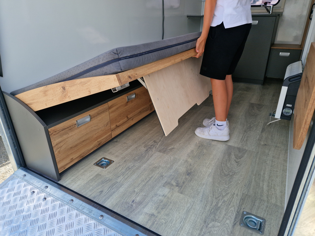 Caravan Koffer Camp TFS ST 320.01 320x150x180cm Premium Rampe Seitentür Fenster Bett 1300kg 100km/H: afbeelding 7