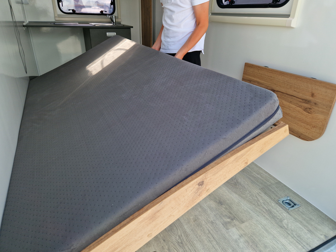 Caravan Koffer Camp TFS ST 320.01 320x150x180cm Premium Rampe Seitentür Fenster Bett 1300kg 100km/H: afbeelding 8