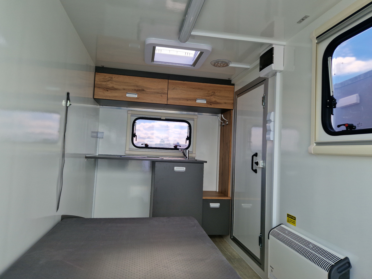 Caravan Koffer Camp TFS ST 320.01 320x150x180cm Premium Rampe Seitentür Fenster Bett 1300kg 100km/H: afbeelding 9