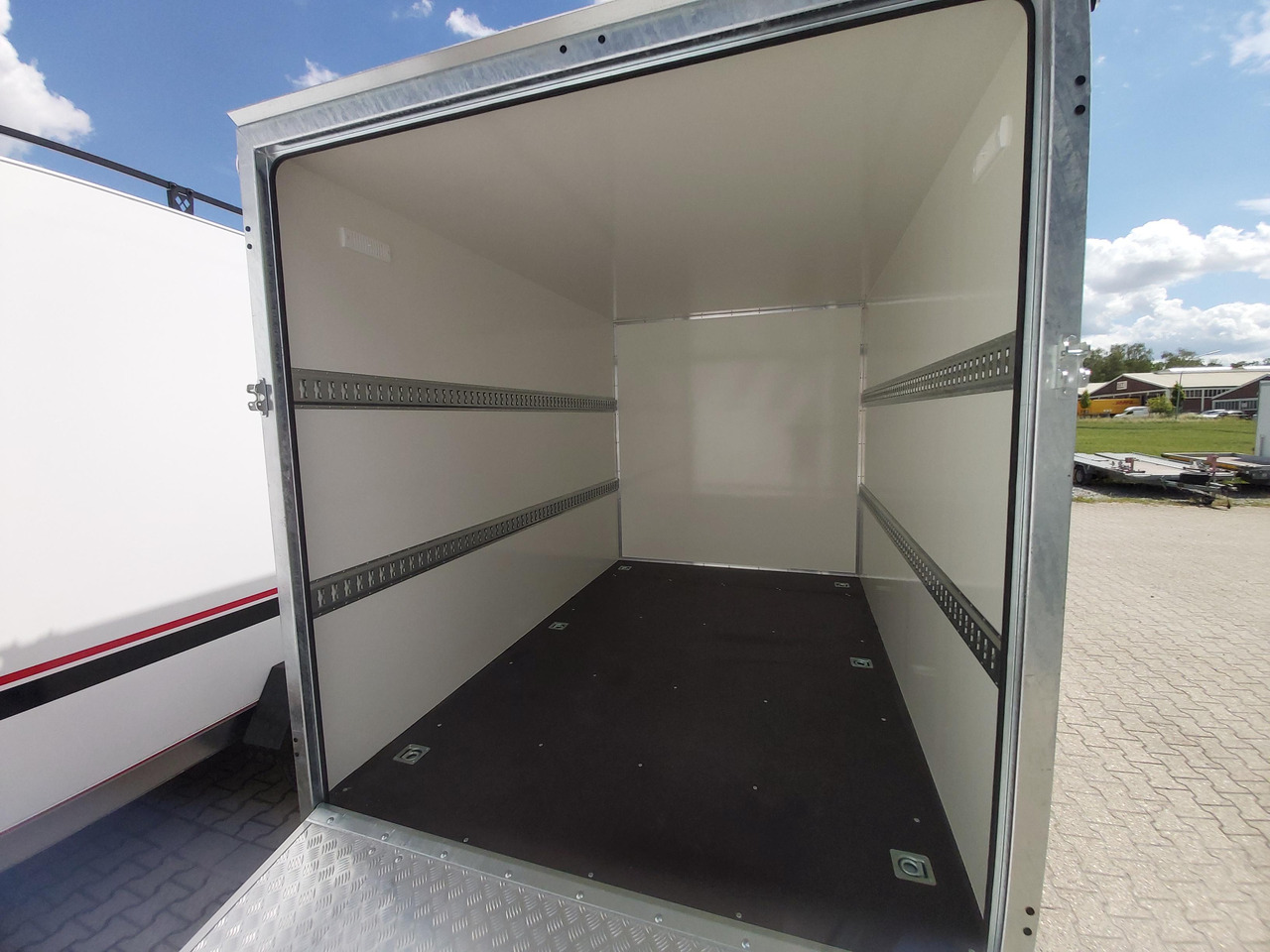Verkoopwagen Koffer Sport Camp TFS 550.01 550x200x210cm Heckrampe Wohnabteil Premium 100km/H 2700kg AKTION: afbeelding 7