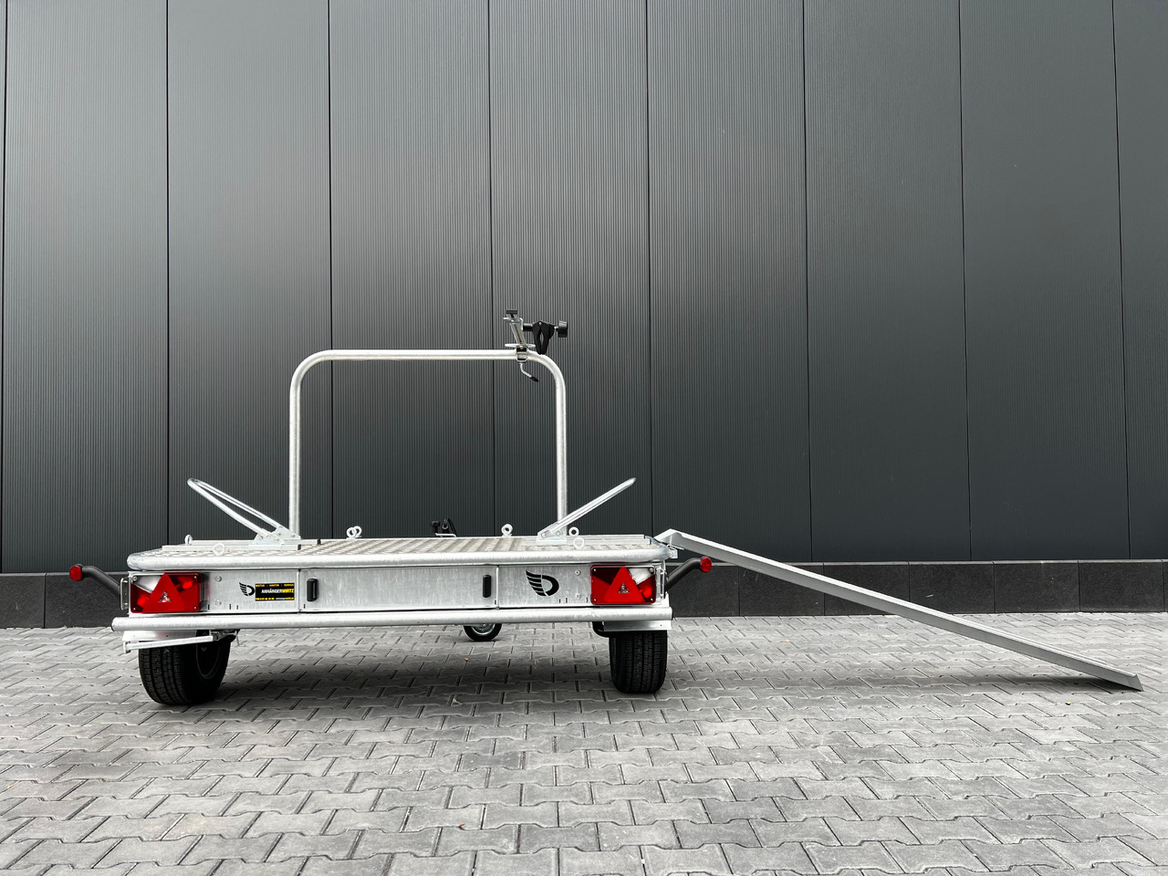 Motorradanhänger Roadster Motocamp 1 quer 200x80cm 750kg 100km/H - Motor aanhanger: afbeelding 4 Motorradanhänger Roadster Motocamp 1 quer 200x80cm 750kg 100km/H - Motor aanhanger: afbeelding 4