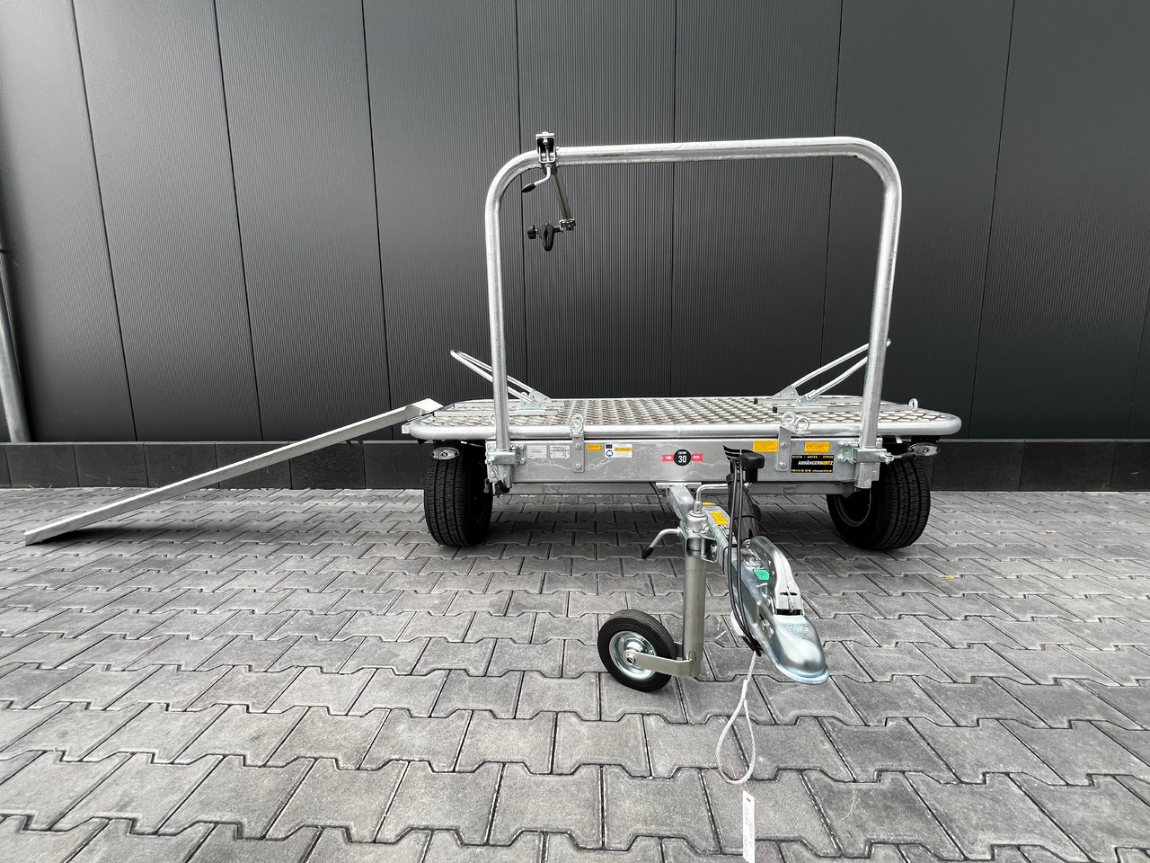 Motorradanhänger Roadster Motocamp 1 quer 200x80cm 750kg 100km/H - Motor aanhanger: afbeelding 5 Motorradanhänger Roadster Motocamp 1 quer 200x80cm 750kg 100km/H - Motor aanhanger: afbeelding 5