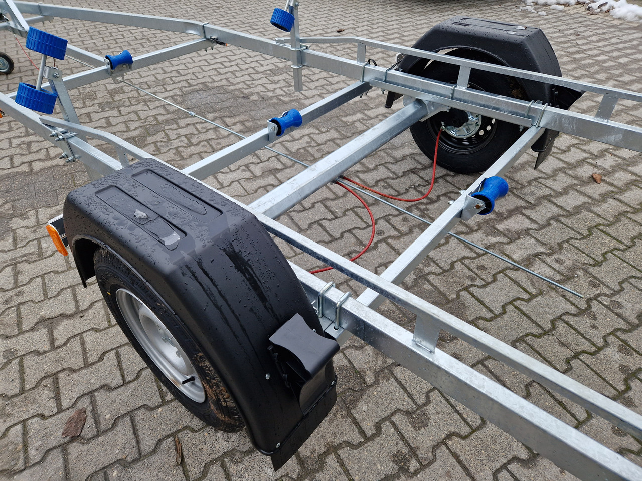 Neptun Bootstrailer Navy GN 231 1300 mit Winde 1300kg Modell 2024 - Boottrailer: afbeelding 5 Neptun Bootstrailer Navy GN 231 1300 mit Winde 1300kg Modell 2024 - Boottrailer: afbeelding 5