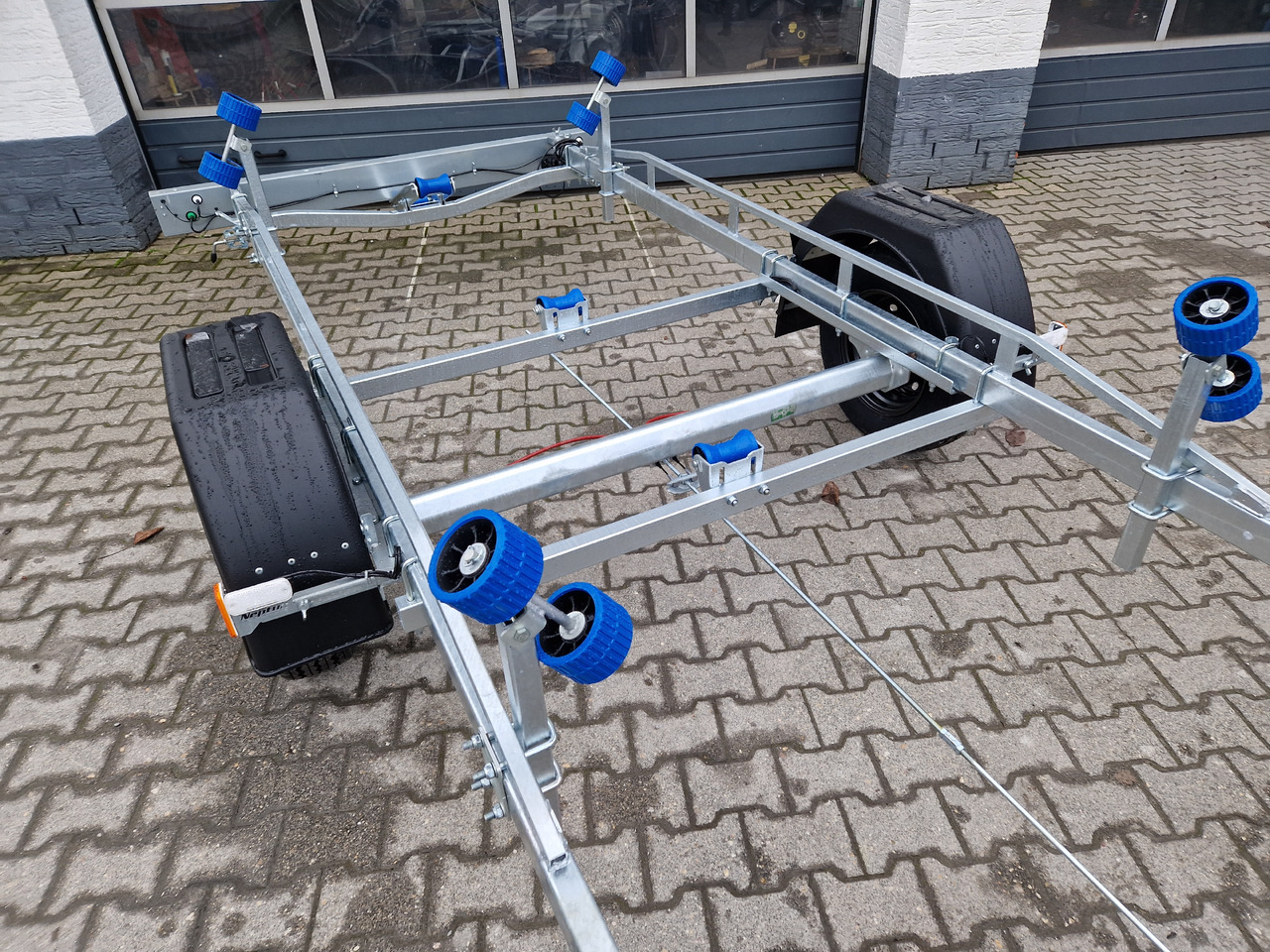 Neptun Bootstrailer Navy GN 231 1300 mit Winde 1300kg Modell 2024 - Boottrailer: afbeelding 4 Neptun Bootstrailer Navy GN 231 1300 mit Winde 1300kg Modell 2024 - Boottrailer: afbeelding 4