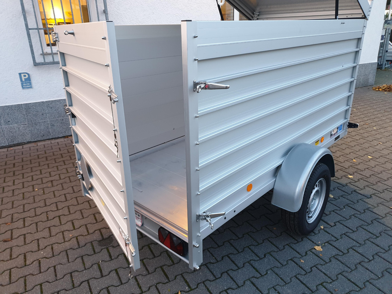 PKW Anhänger Koch Aluline 4.13 Deckel Hecktür Aluboden DV 250x125x125cm 1300kg 100 km/H Modell 23 - Gesloten aanhangwagen: afbeelding 5 PKW Anhänger Koch Aluline 4.13 Deckel Hecktür Aluboden DV 250x125x125cm 1300kg 100 km/H Modell 23 - Gesloten aanhangwagen: afbeelding 5