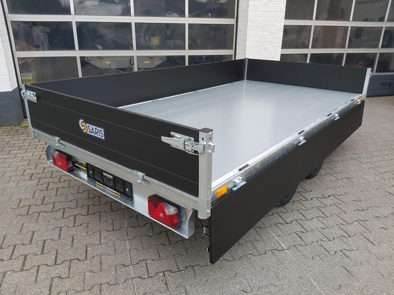 Kipper aanhangwagen Saris Kipper K1 356 184 3500 2 E 356x184x35cm black Elektro&Not 13" (L) 3500kg preorder 2024: afbeelding 8 Kipper aanhangwagen Saris Kipper K1 356 184 3500 2 E 356x184x35cm black Elektro&Not 13" (L) 3500kg preorder 2024: afbeelding 8