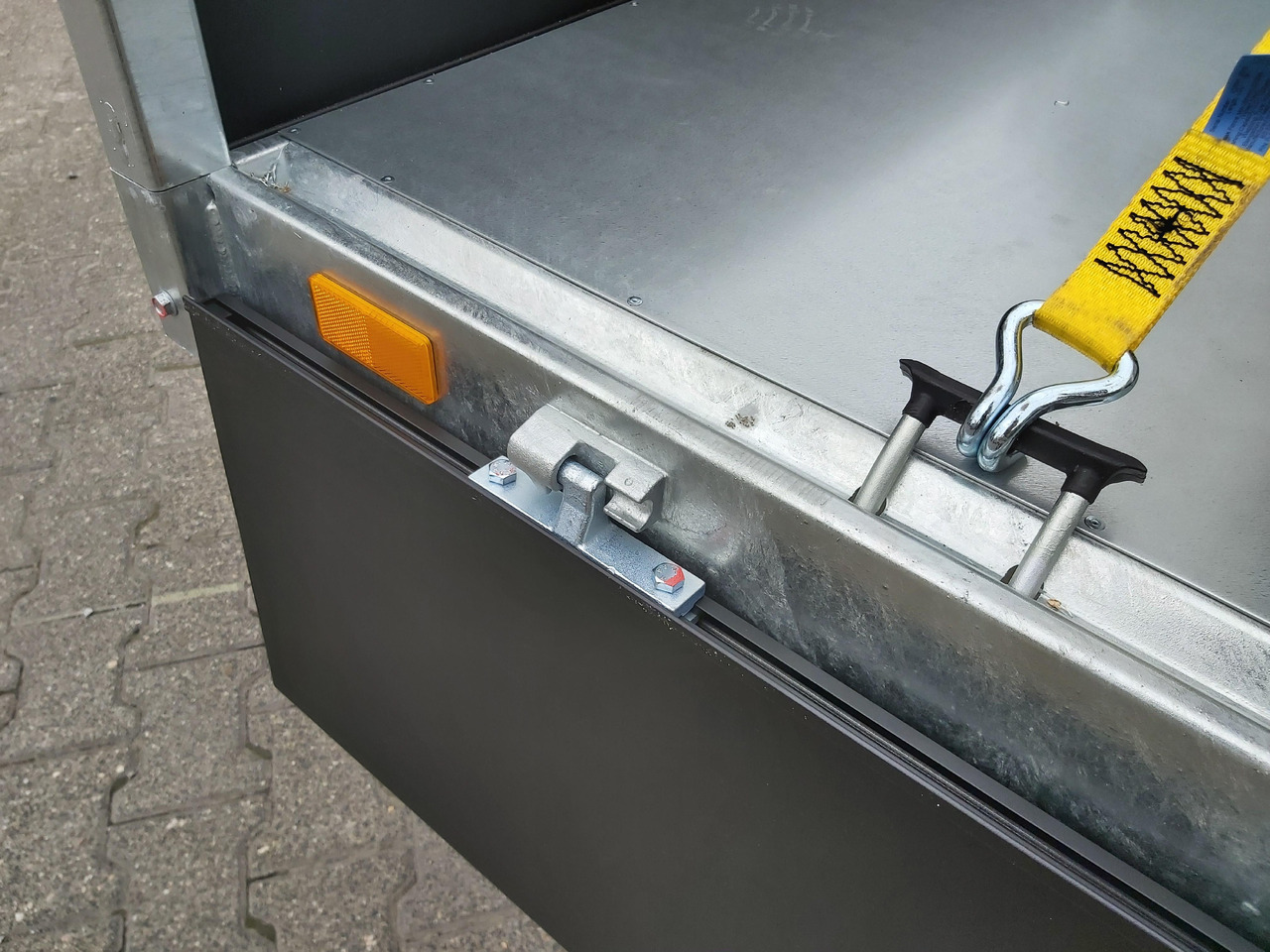 Kipper aanhangwagen Saris Kipper K1 356 184 3500 2 E 356x184x35cm black Elektro&Not 13" (L) 3500kg preorder 2024: afbeelding 9 Kipper aanhangwagen Saris Kipper K1 356 184 3500 2 E 356x184x35cm black Elektro&Not 13" (L) 3500kg preorder 2024: afbeelding 9