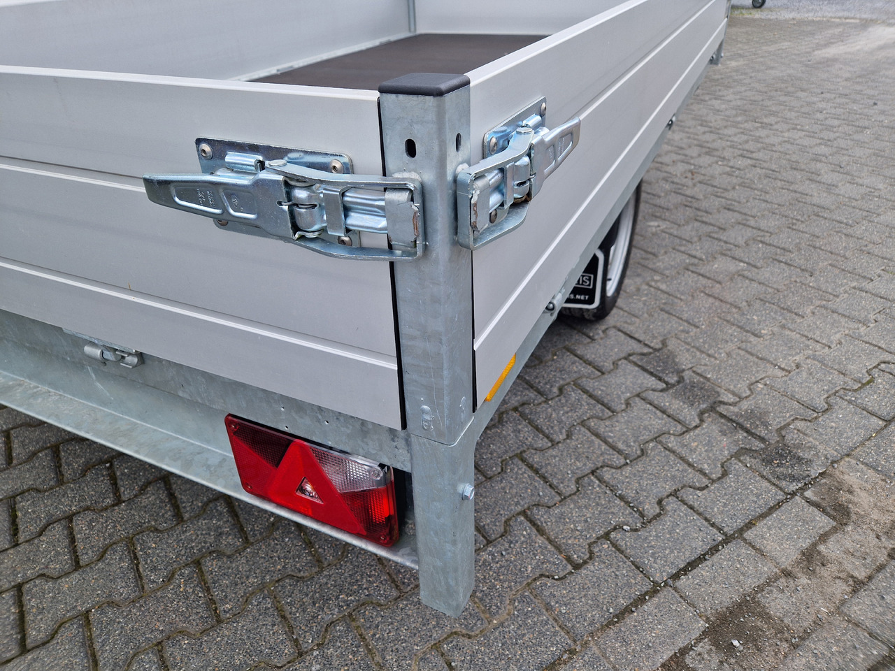 Saris PL 276 150 1500 1 276x150x30cm 13" (S) 1500kg Aktion Abverkauf - Aanhangwagen auto: afbeelding 3 Saris PL 276 150 1500 1 276x150x30cm 13" (S) 1500kg Aktion Abverkauf - Aanhangwagen auto: afbeelding 3