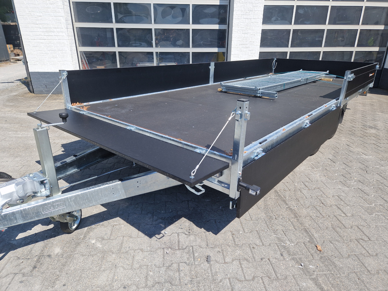 Open/ Plateau aanhangwagen Saris PL HD 506 204 3500 2 506x204x35cm heavy duty black LED Licht (XXL) 3500kg: afbeelding 9 Open/ Plateau aanhangwagen Saris PL HD 506 204 3500 2 506x204x35cm heavy duty black LED Licht (XXL) 3500kg: afbeelding 9