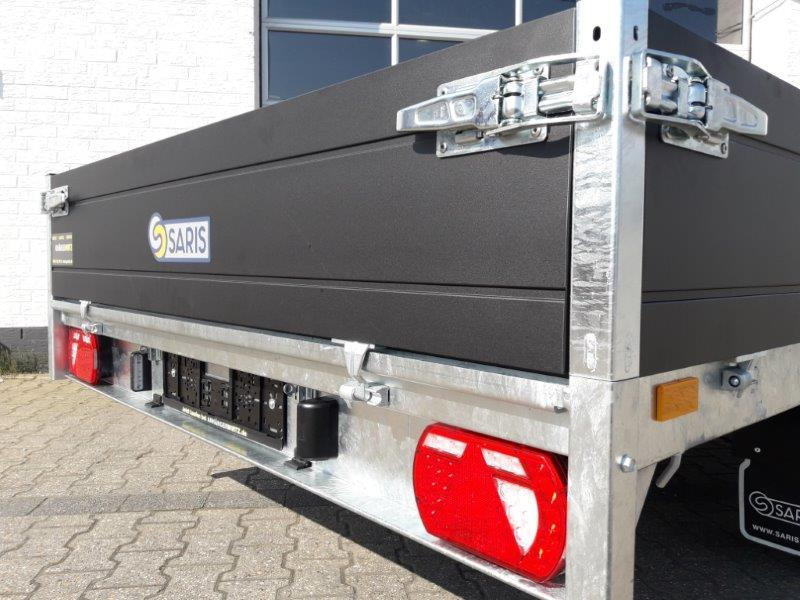 Saris PL356 184 2700 2 356x184x35cm black Edition LED Beleuchtung VAS 13" (L) 2700kg - Open/ Plateau aanhangwagen: afbeelding 5 Saris PL356 184 2700 2 356x184x35cm black Edition LED Beleuchtung VAS 13" (L) 2700kg - Open/ Plateau aanhangwagen: afbeelding 5