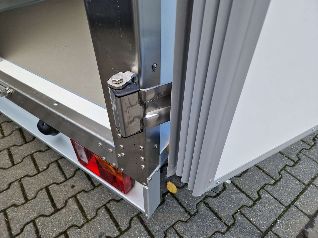 Tiefkühlanhänger AZK 2734/156 336x156x200cm 100 Frigoliner GOVI K6 bis -18°C (M) 2700kg - Koelwagen aanhangwagen: afbeelding 3 Tiefkühlanhänger AZK 2734/156 336x156x200cm 100 Frigoliner GOVI K6 bis -18°C (M) 2700kg - Koelwagen aanhangwagen: afbeelding 3