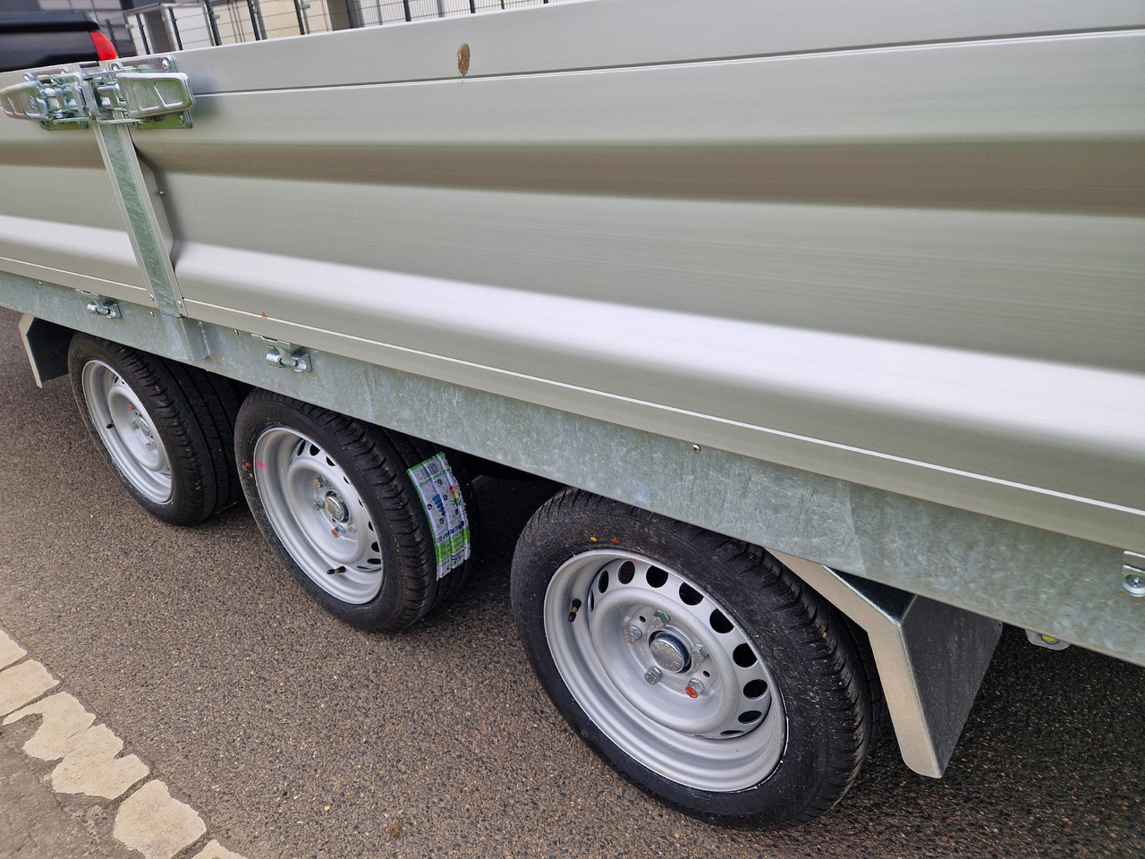 Kipper aanhangwagen Variant Maschinentransporter 3553 UX Maxi Load LED Tridem Parabelfeder 3500kg Modell 2024: afbeelding 6