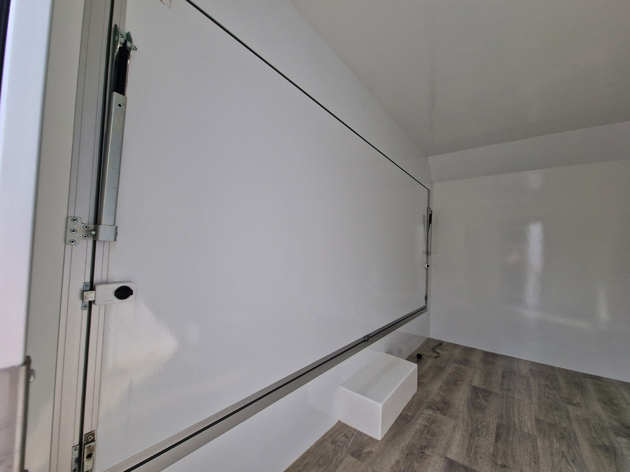 Verkoopwagen Verkaufsanhänger VK 360 200 aero retro 360cm 1 Verkaufsklappe 1300kg Winter AKTION: afbeelding 10