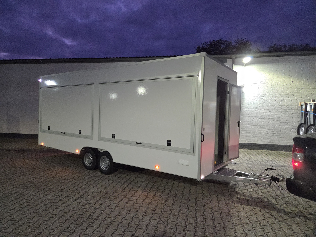 Verkaufsanhänger VKH 623 220 aero retro 620x220x230cm 230V Licht 3000kg - Verkoopwagen: afbeelding 3 Verkaufsanhänger VKH 623 220 aero retro 620x220x230cm 230V Licht 3000kg - Verkoopwagen: afbeelding 3