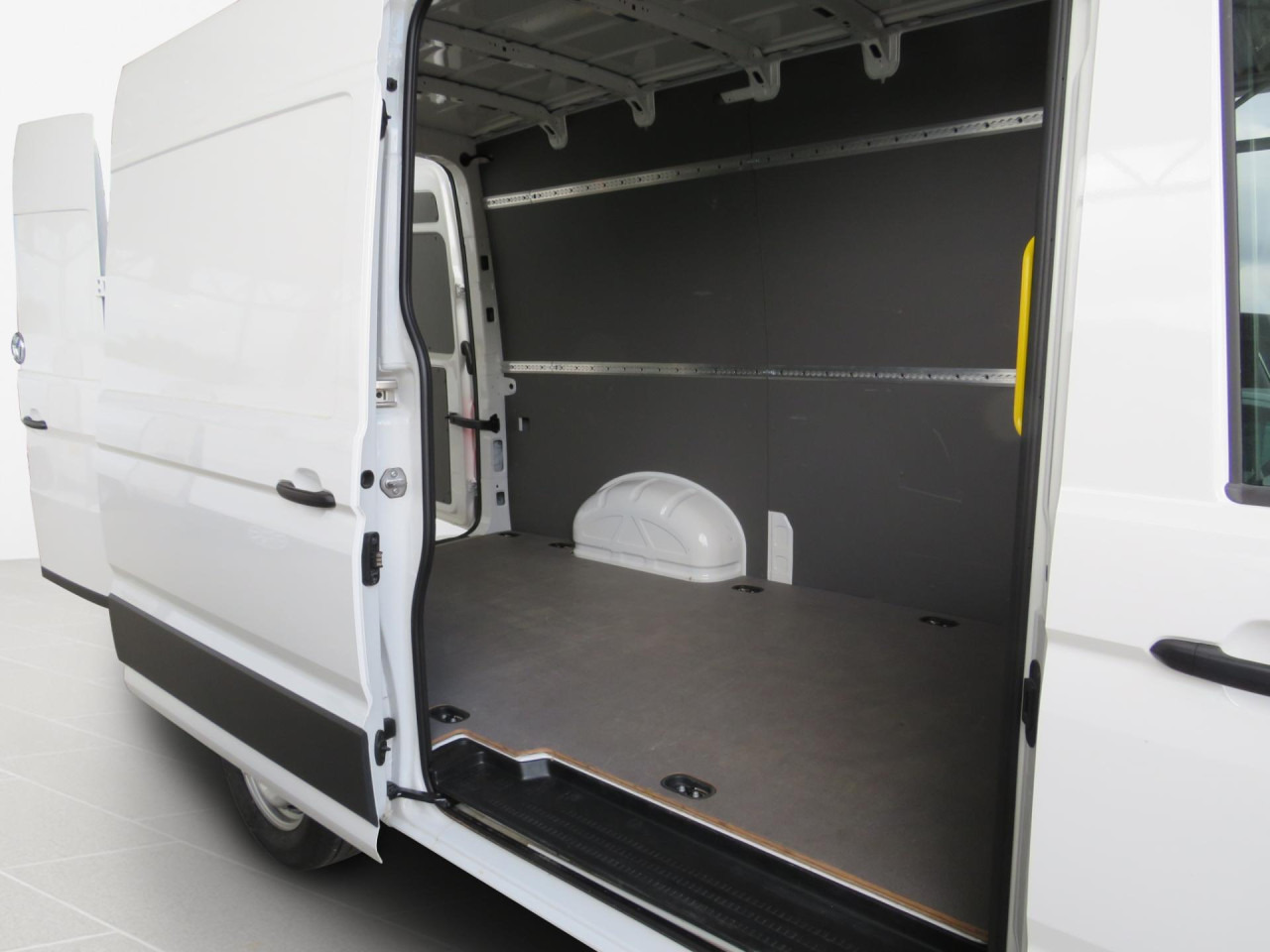 VOLKSWAGEN Crafter 35 L3H3 Kasten Klima ZV - Gesloten bestelwagen: afbeelding 4 VOLKSWAGEN Crafter 35 L3H3 Kasten Klima ZV - Gesloten bestelwagen: afbeelding 4