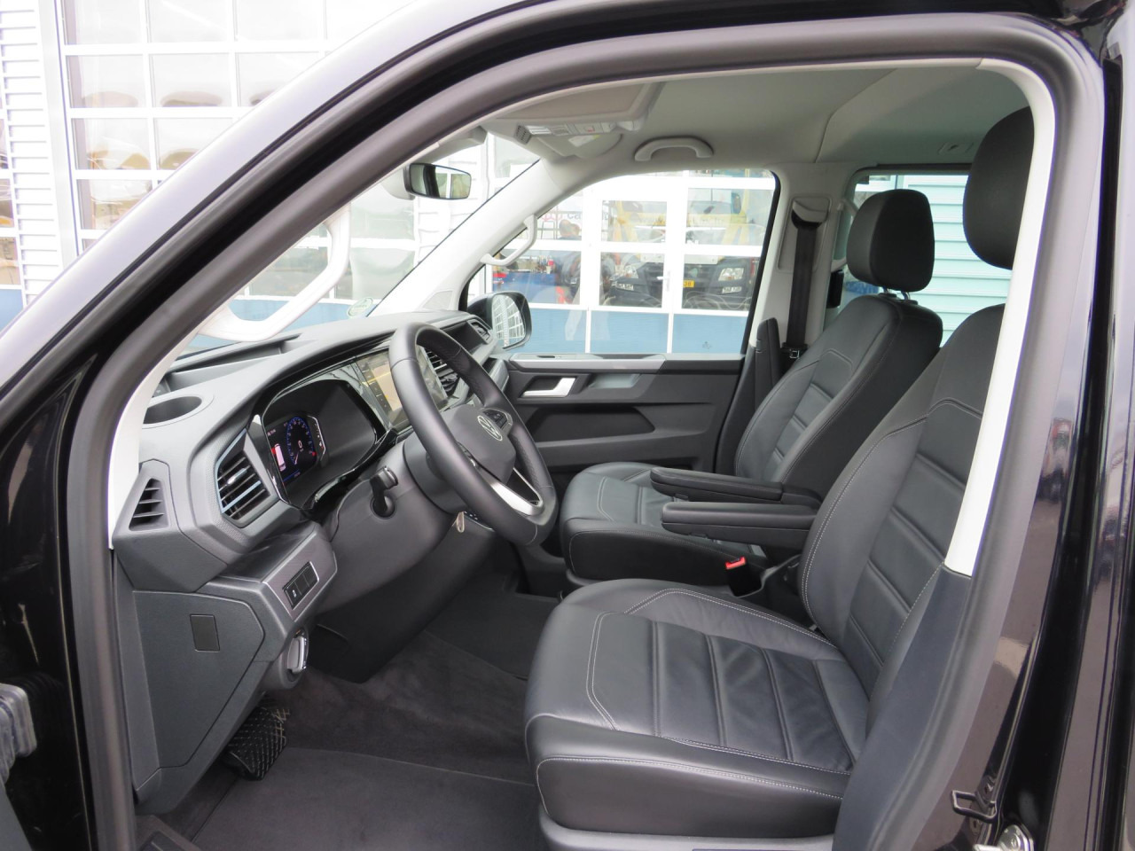 VOLKSWAGEN T6.1 Multivan Comfortline Edition Court Bluetooth - Personenwagen: afbeelding 2 VOLKSWAGEN T6.1 Multivan Comfortline Edition Court Bluetooth - Personenwagen: afbeelding 2