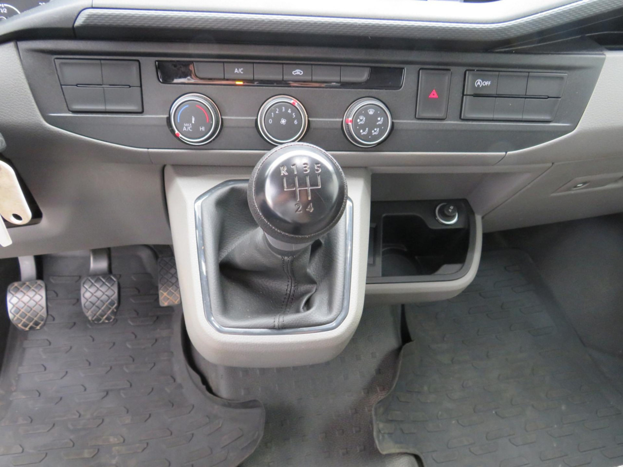 VOLKSWAGEN T6.1 Transporter 2.0 TDI Kasten Klima ZV - Kleine bestelwagen: afbeelding 5 VOLKSWAGEN T6.1 Transporter 2.0 TDI Kasten Klima ZV - Kleine bestelwagen: afbeelding 5