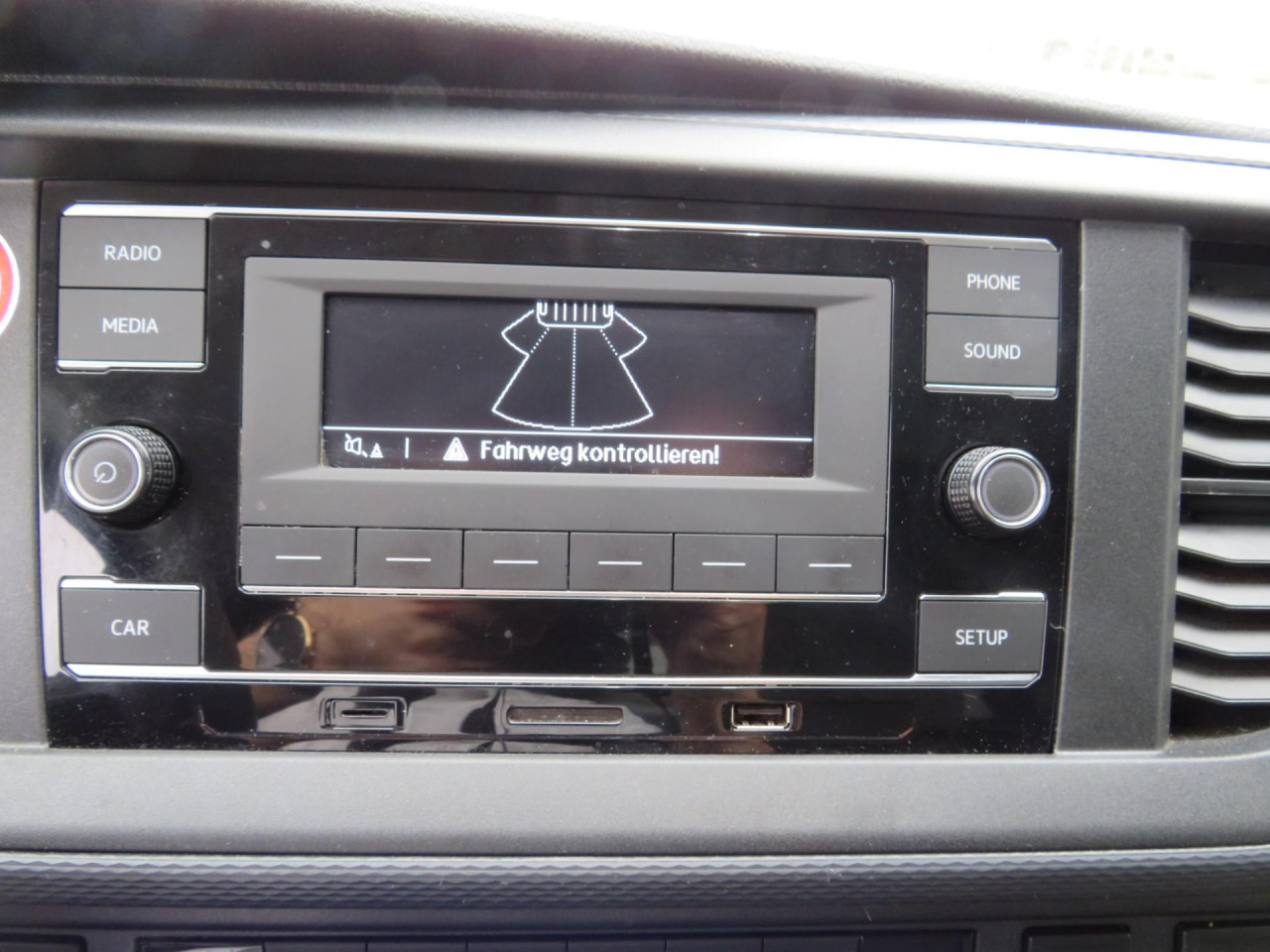 VOLKSWAGEN T6.1 Transporter 2.0 TDI Kasten Klima ZV - Kleine bestelwagen: afbeelding 4 VOLKSWAGEN T6.1 Transporter 2.0 TDI Kasten Klima ZV - Kleine bestelwagen: afbeelding 4