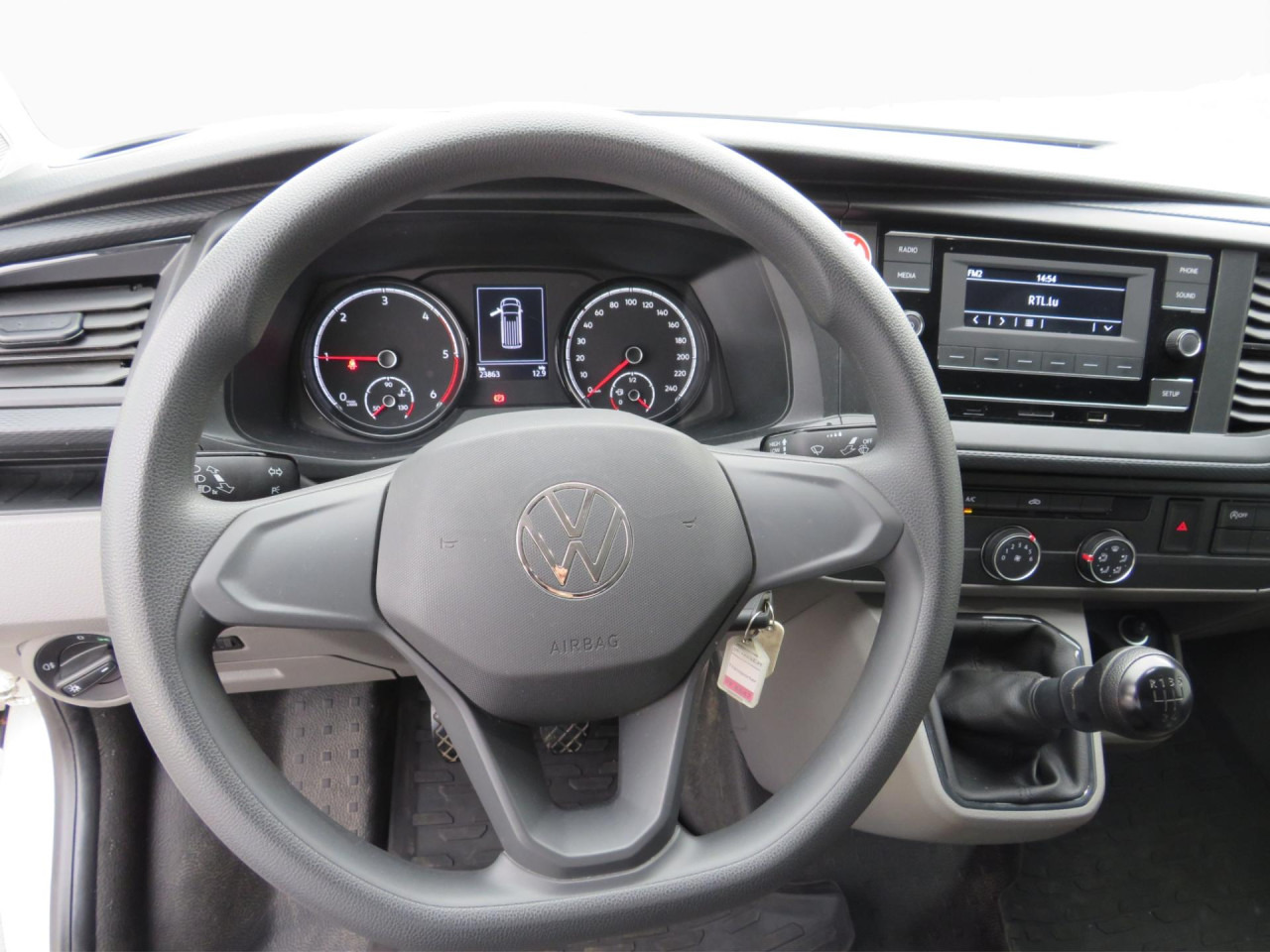 VOLKSWAGEN T6.1 Transporter 2.0 TDI Kasten Klima ZV - Kleine bestelwagen: afbeelding 2 VOLKSWAGEN T6.1 Transporter 2.0 TDI Kasten Klima ZV - Kleine bestelwagen: afbeelding 2