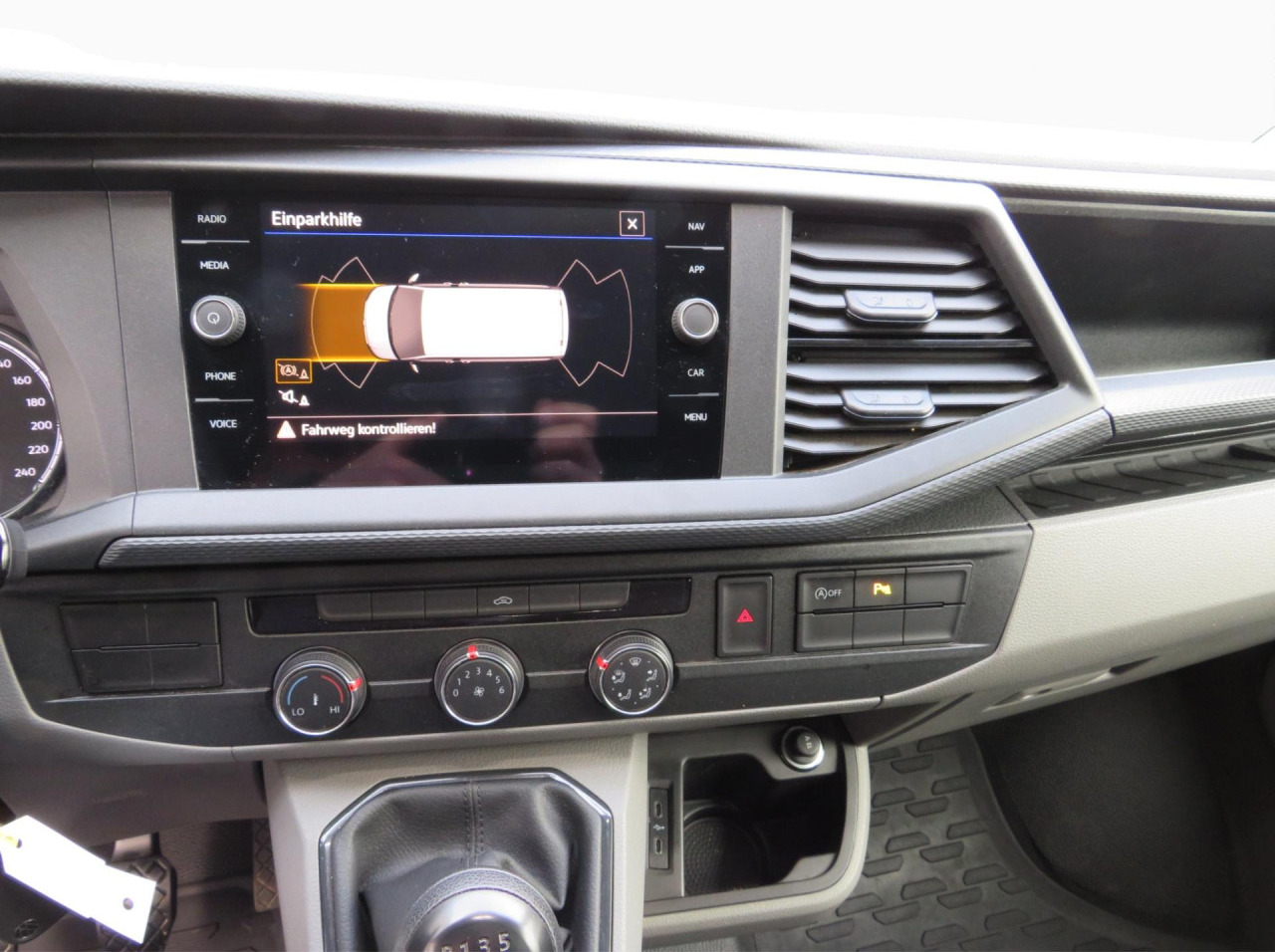 VOLKSWAGEN T6.1 Transporter Trendline 2.0 TDI Kasten Euro6 ZV - Kleine bestelwagen: afbeelding 2 VOLKSWAGEN T6.1 Transporter Trendline 2.0 TDI Kasten Euro6 ZV - Kleine bestelwagen: afbeelding 2